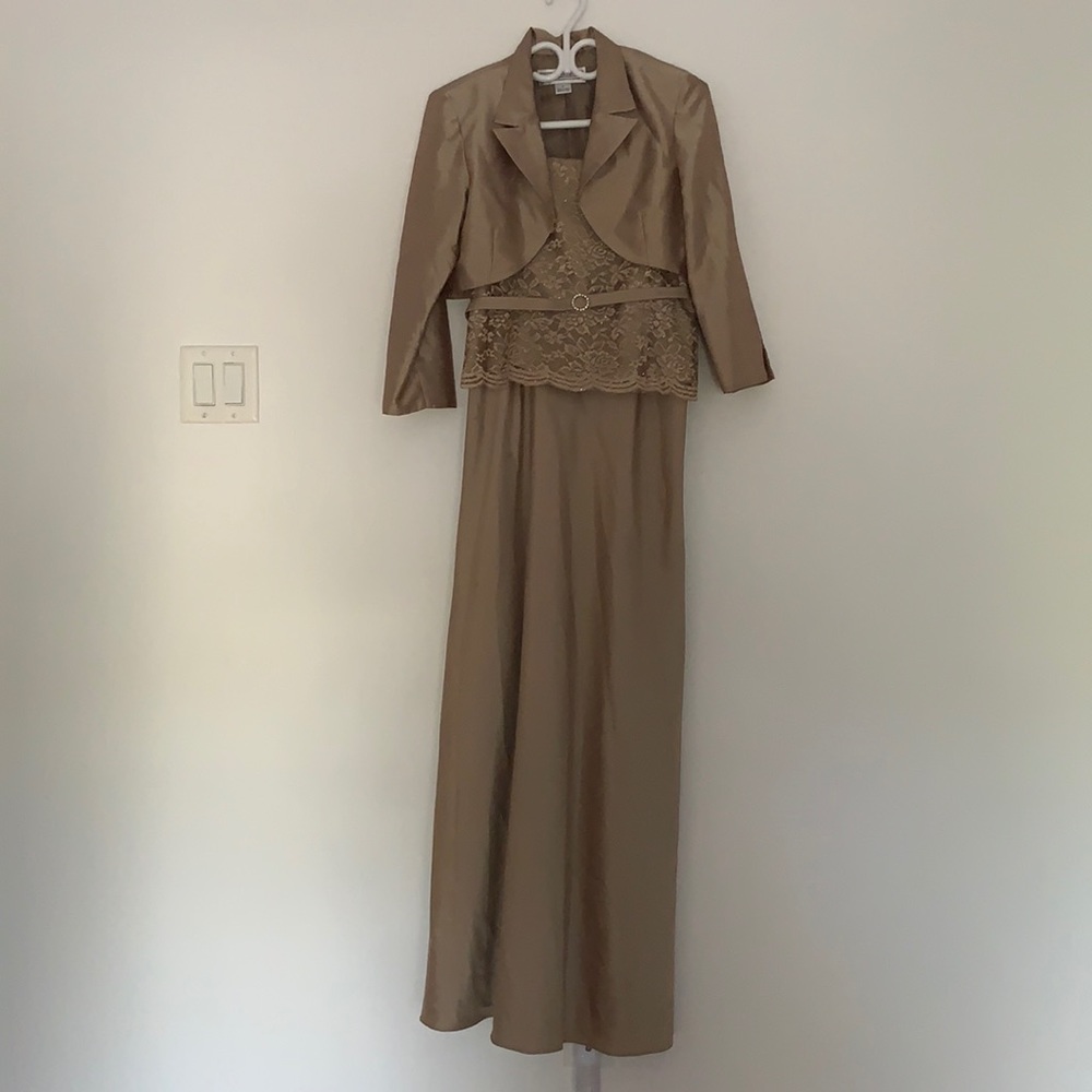 Wedding dress guest